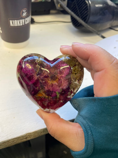 Handmade Resin Flower Preservation Heart – A Timeless Keepsake